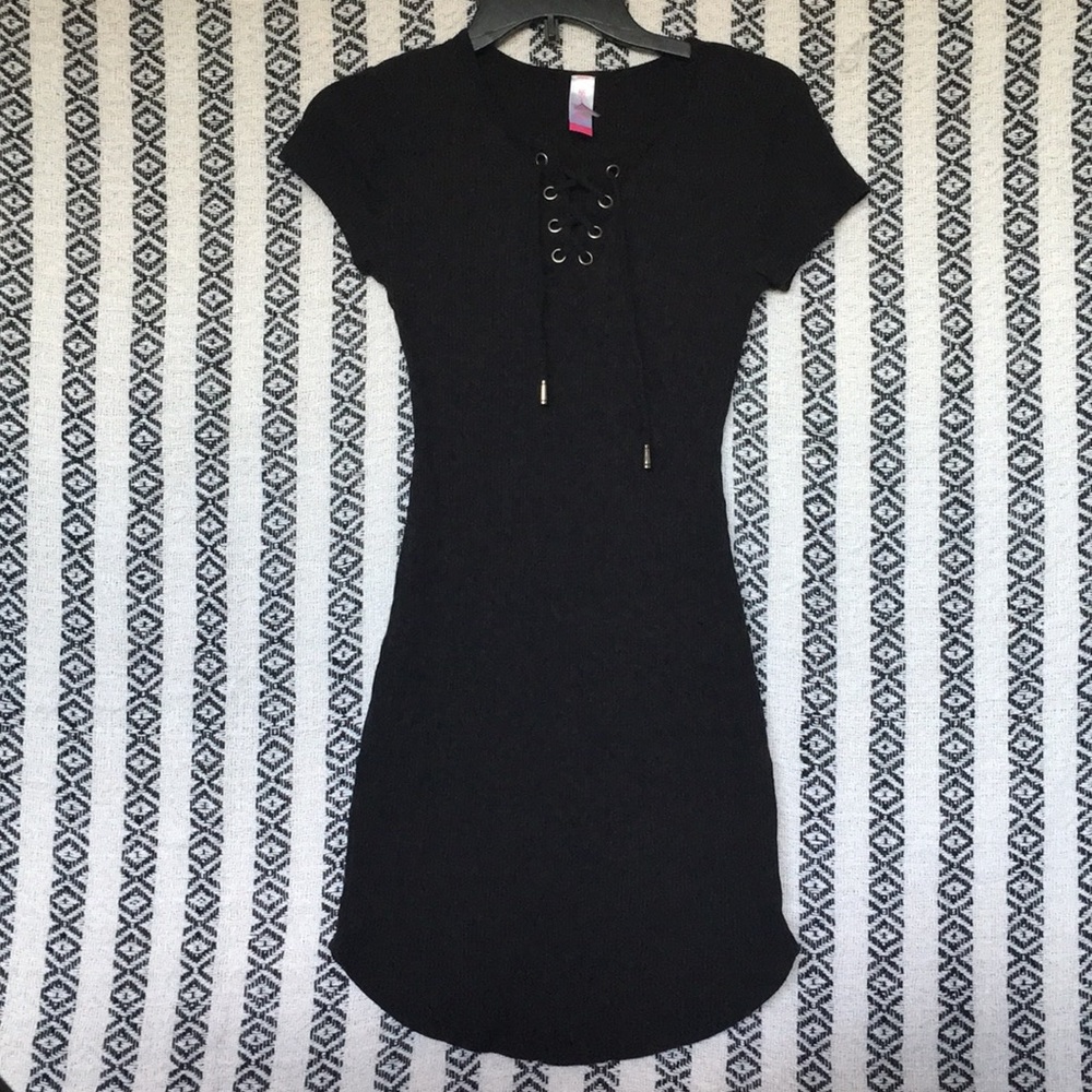 •Black bodycon dress•